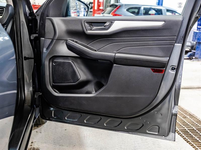 2022 Ford Escape - Image 16