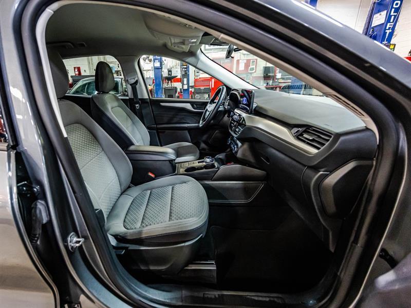 2022 Ford Escape - Image 17