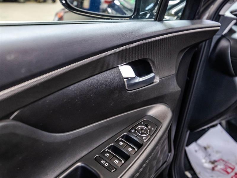 2020 Hyundai Santa Fe - Image 12