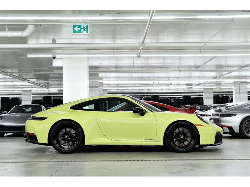 porsche 911 2025 - 2