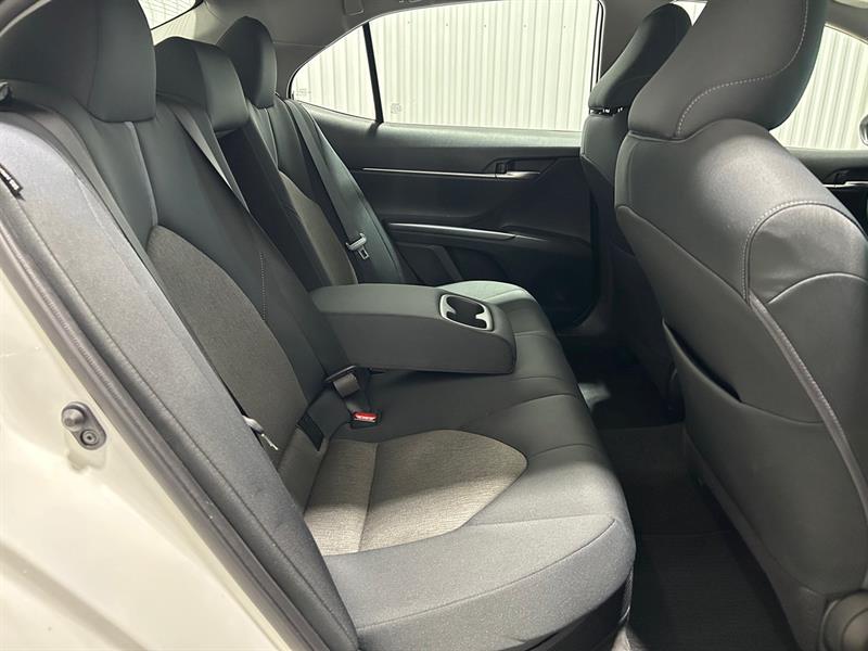 toyota Camry 2021 - 17