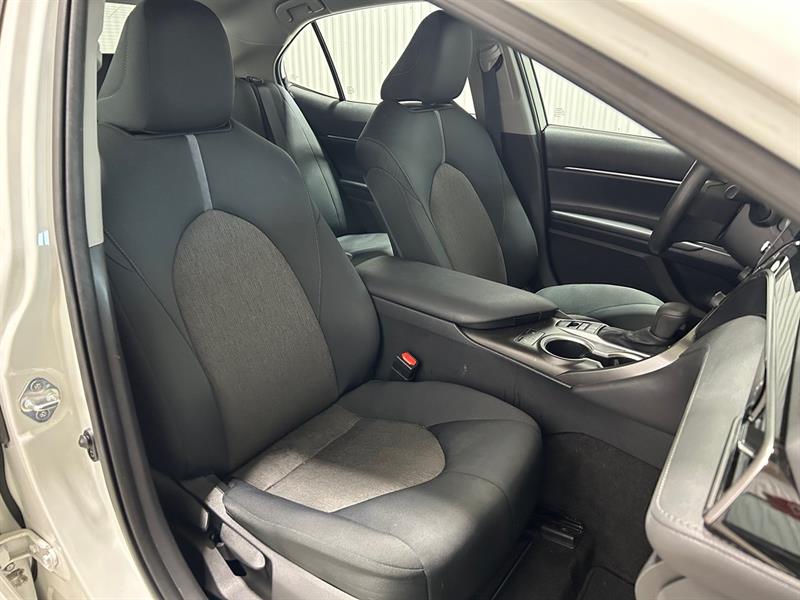 toyota Camry 2021 - 18