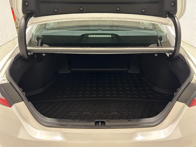 2021 Toyota Camry - Image 10