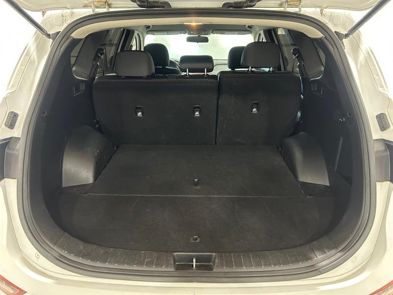 2020 Hyundai Santa Fe - Image 11