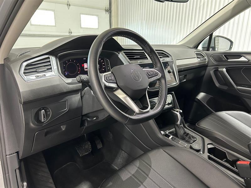 2022 Volkswagen Tiguan - Image 14