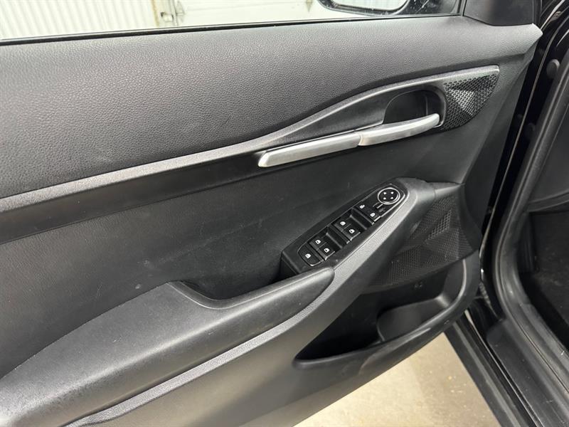 2023 Kia Seltos - Image 13