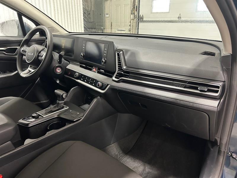 2025 Kia Sportage - Image 19