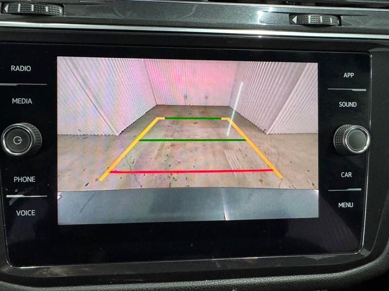 2022 Volkswagen Tiguan - Image 10