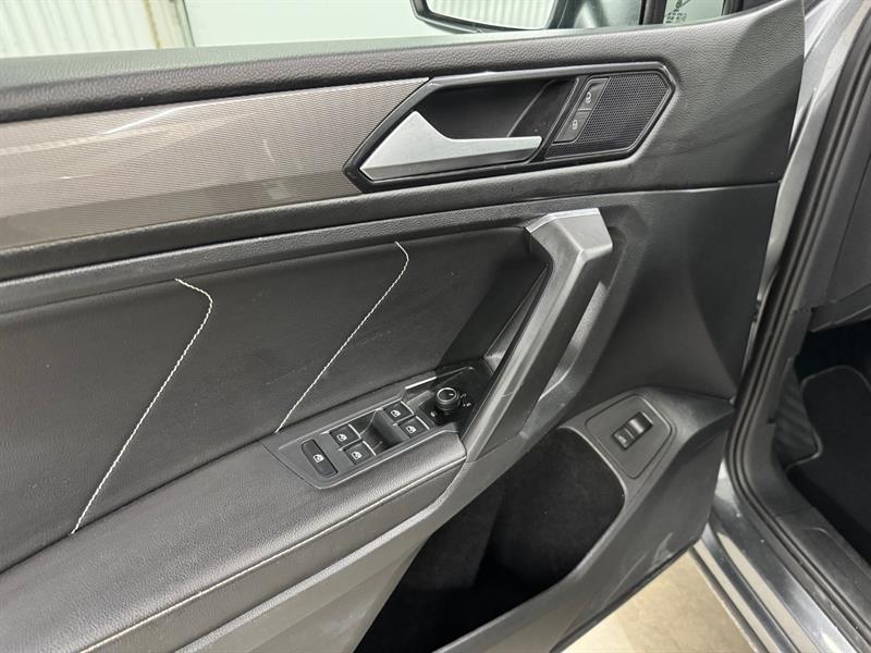 2022 Volkswagen Tiguan - Image 14