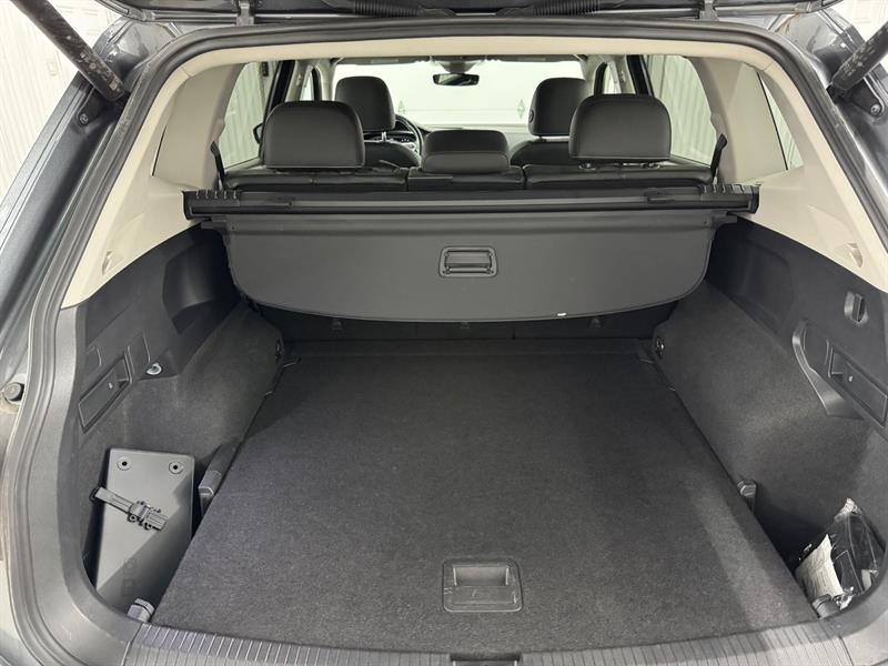 2022 Volkswagen Tiguan - Image 19