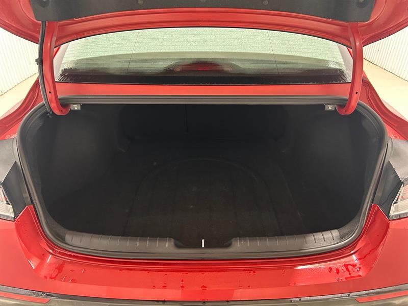 2024 Hyundai Elantra - Image 18