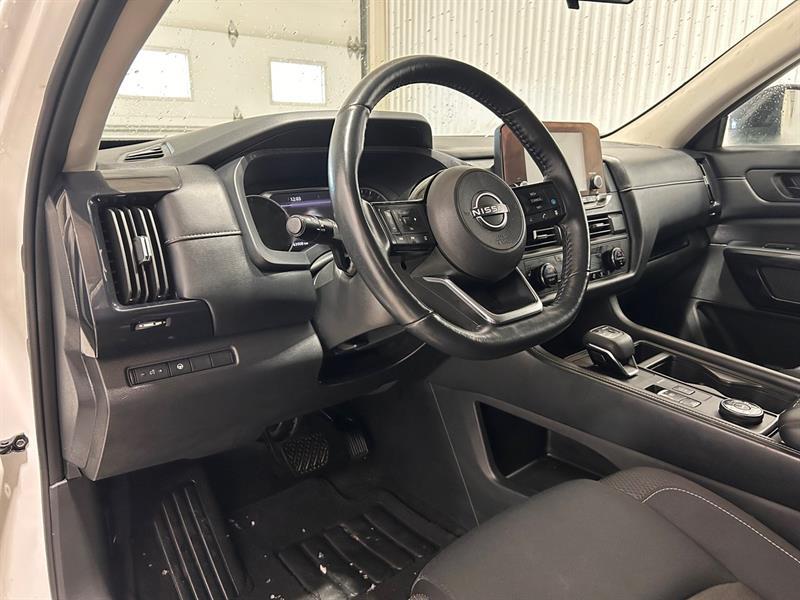 2023 Nissan Pathfinder - Image 16