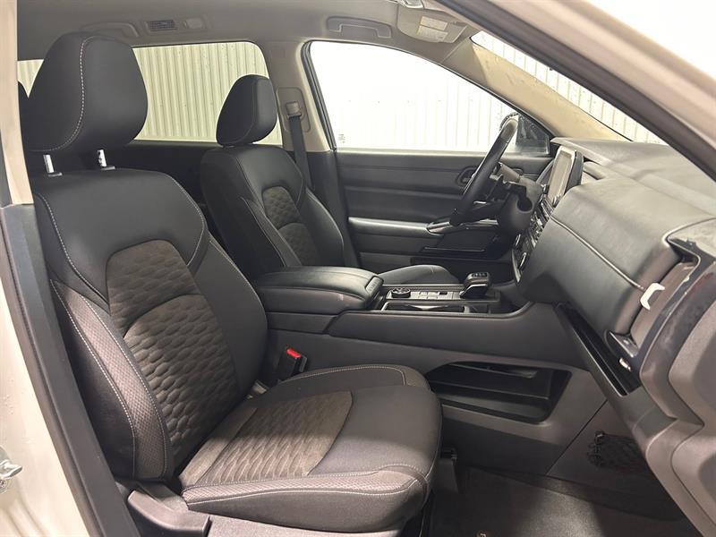 2023 Nissan Pathfinder - Image 21