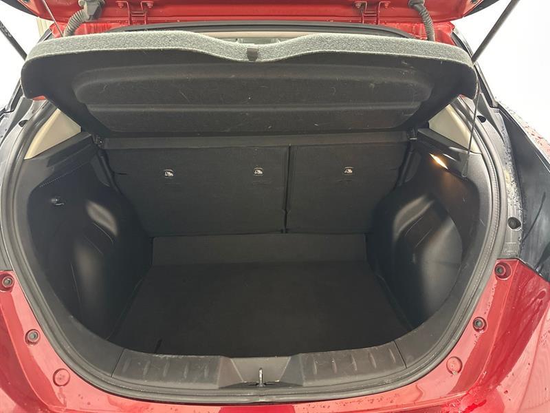 2022 Nissan Leaf - Image 11