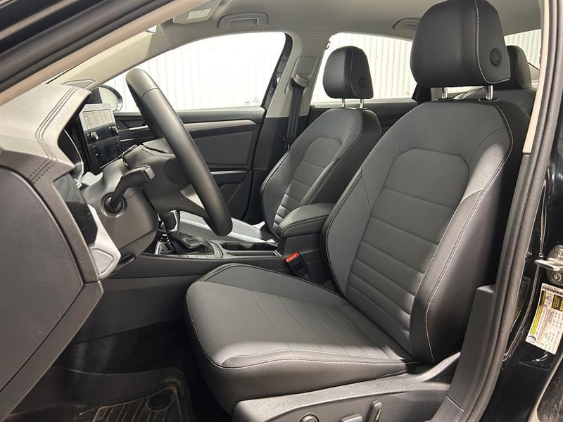 2025 Volkswagen Jetta - Image 10