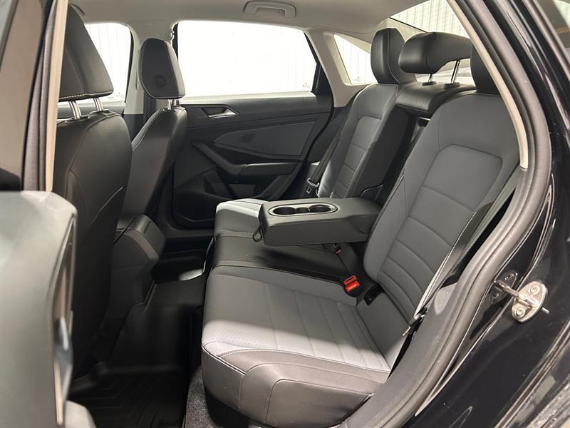 2025 Volkswagen Jetta - Image 13