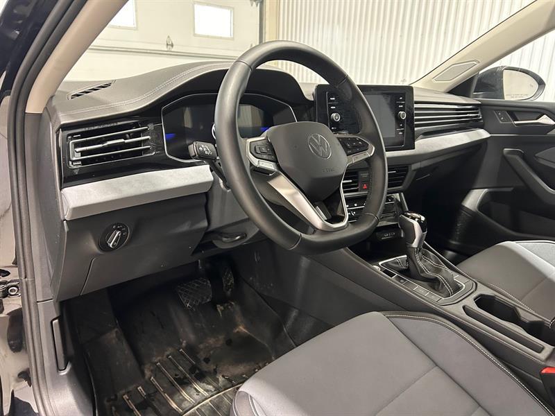 2025 Volkswagen Jetta - Image 14