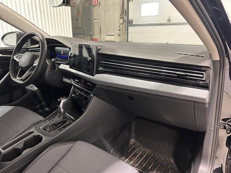 2025 Volkswagen Jetta - Image 19