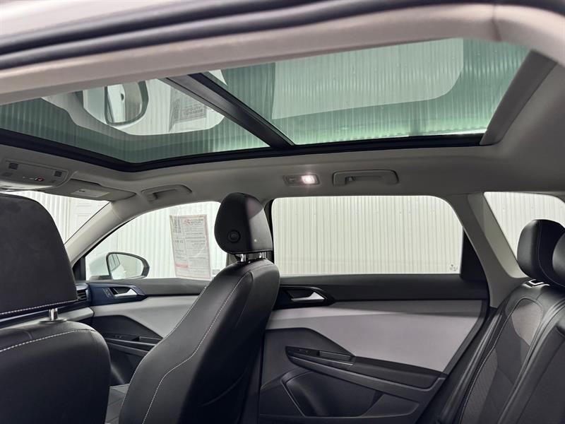 2023 Volkswagen Taos - Image 11