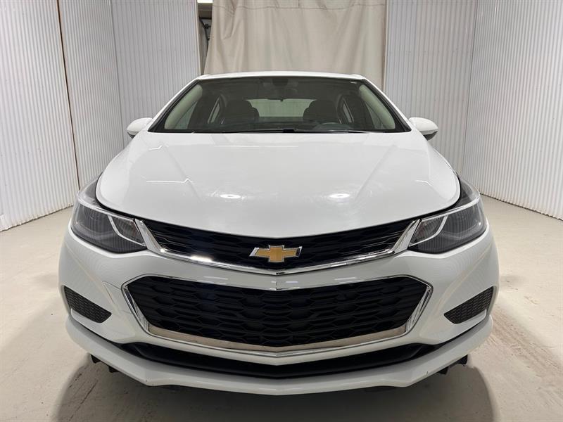 2018 Chevrolet Cruze - Image 2