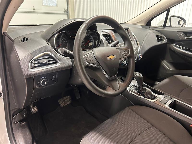 2018 Chevrolet Cruze - Image 14