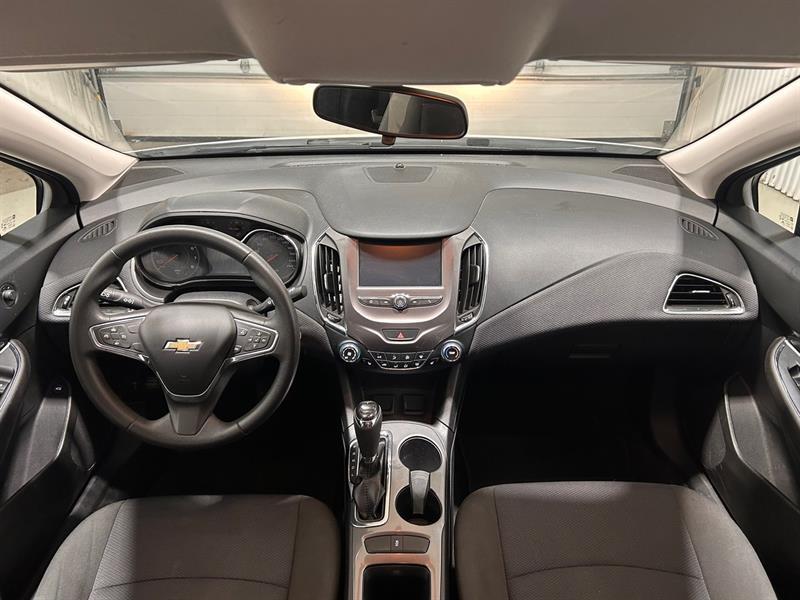 2018 Chevrolet Cruze - Image 16
