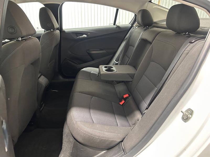 2018 Chevrolet Cruze - Image 17
