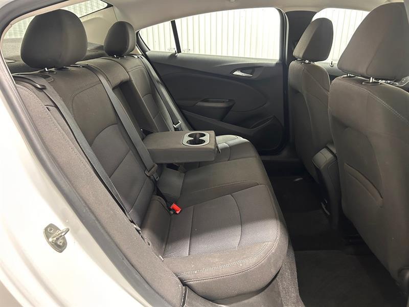 2018 Chevrolet Cruze - Image 18