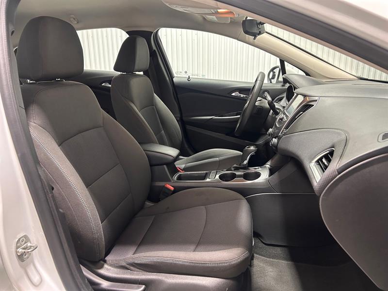 2018 Chevrolet Cruze - Image 19