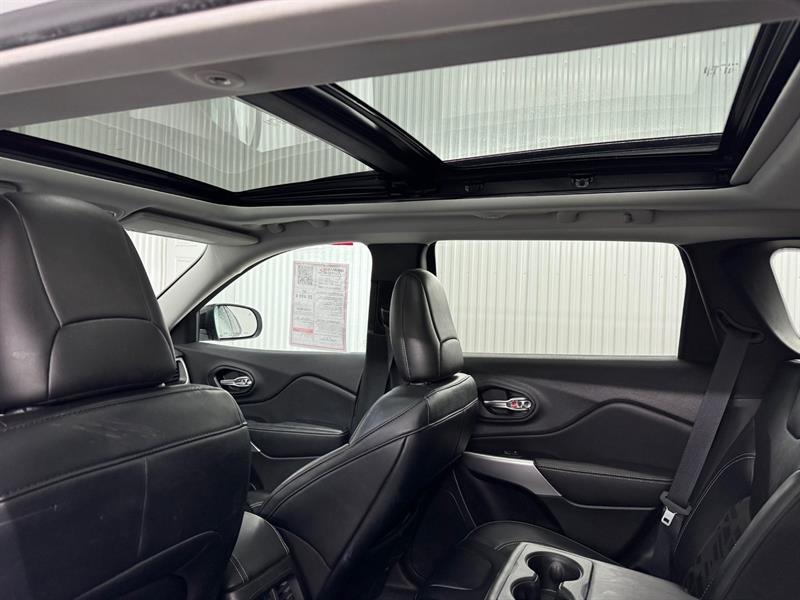 2022 Jeep Grand Cherokee - Image 11