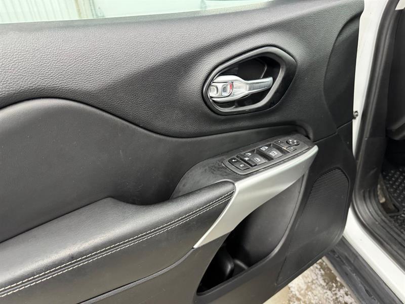 2022 Jeep Grand Cherokee - Image 14