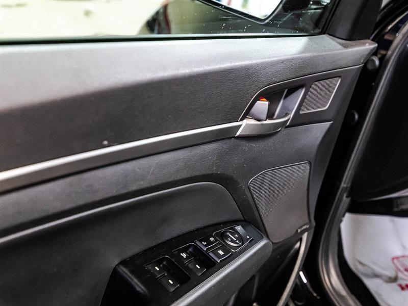 2020 Hyundai Elantra - Image 12