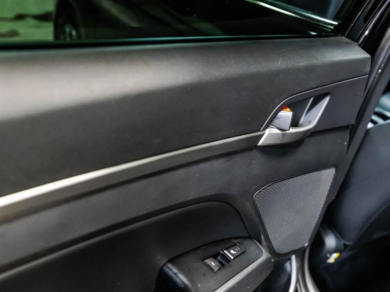 2020 Hyundai Elantra - Image 13