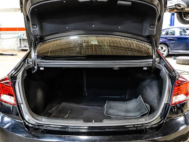 2020 Hyundai Elantra - Image 17