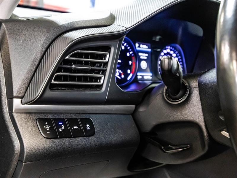 2020 Hyundai Elantra - Image 23