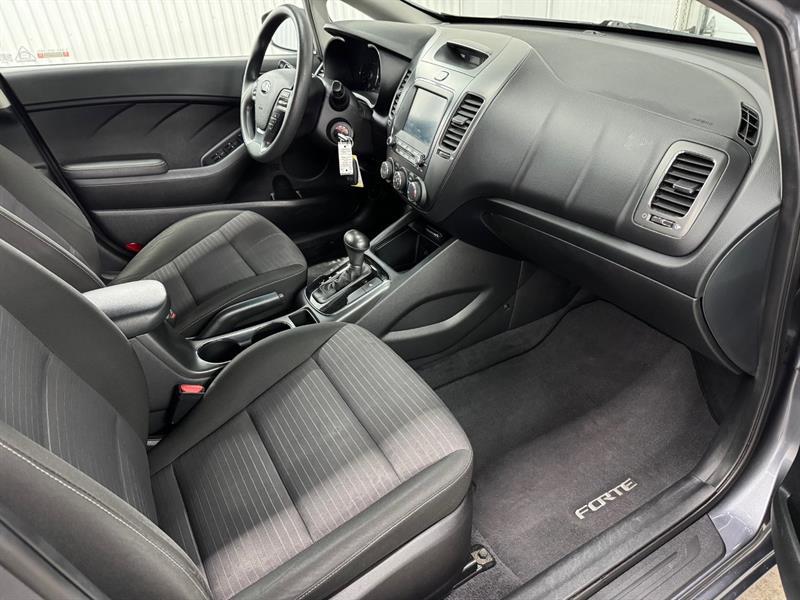 2018 Kia Forte - Image 16