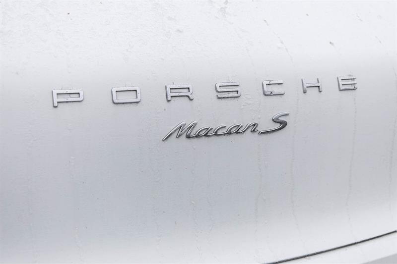 2016 Porsche Macan - Image 13
