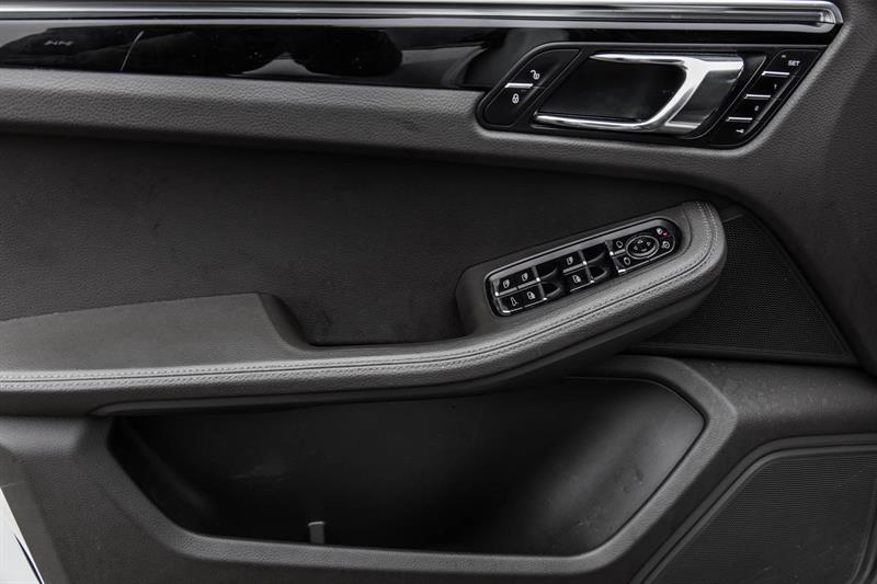 2016 Porsche Macan - Image 14