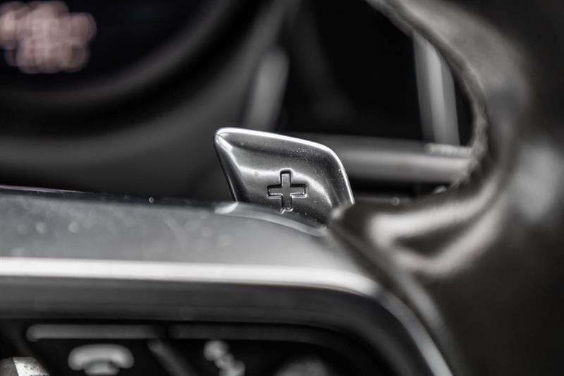 2016 Porsche Macan - Image 21