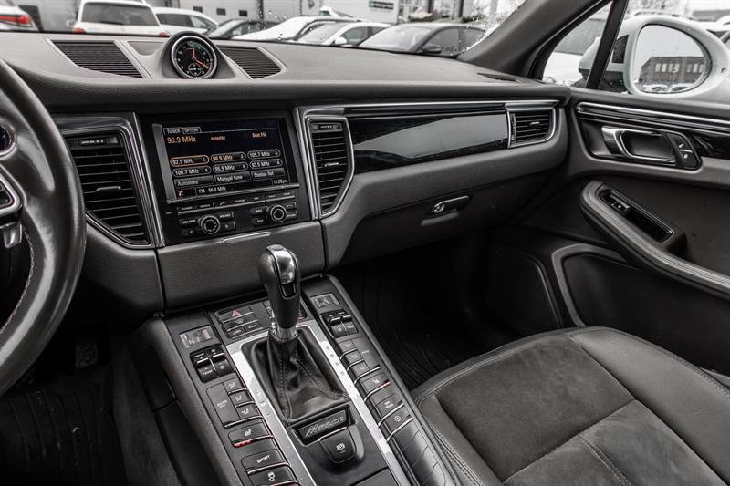 2016 Porsche Macan - Image 23