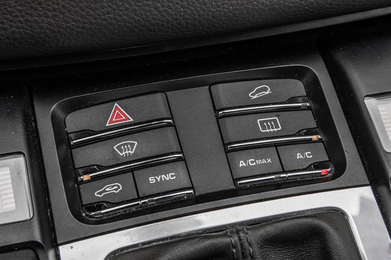 2016 Porsche Macan - Image 26