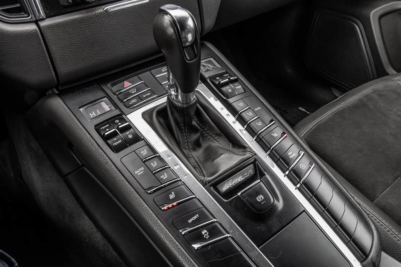 2016 Porsche Macan - Image 27