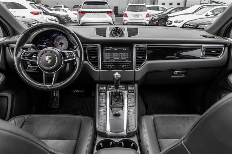 2016 Porsche Macan - Image 34