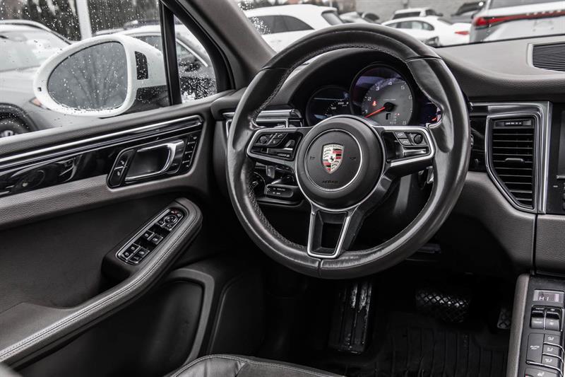 2016 Porsche Macan - Image 35