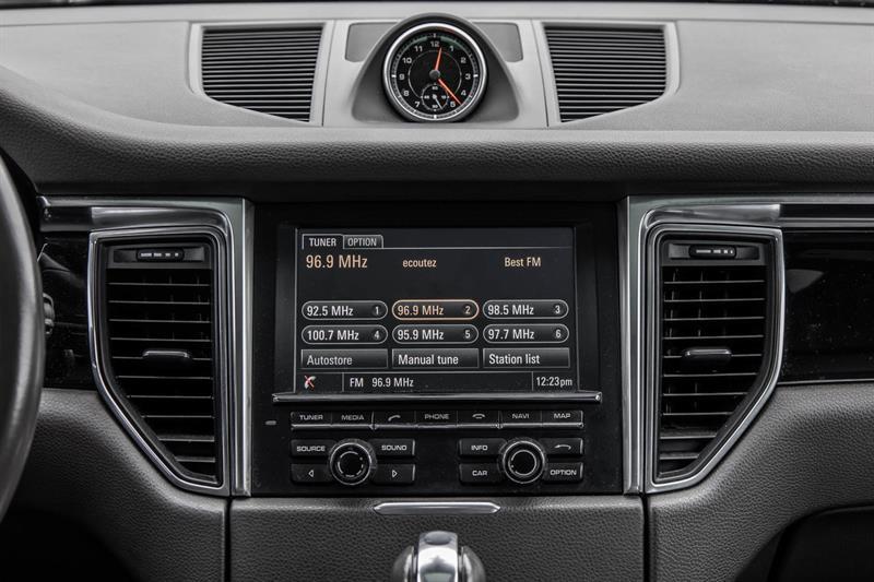 2016 Porsche Macan - Image 36