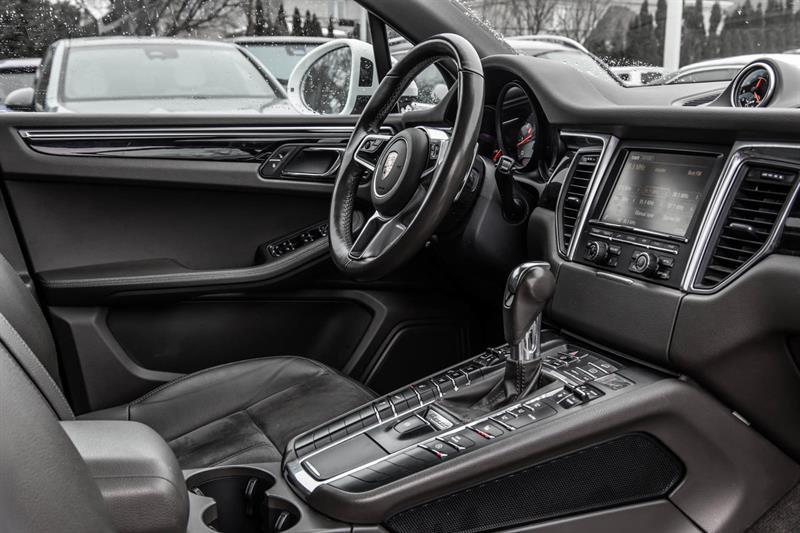 2016 Porsche Macan - Image 38