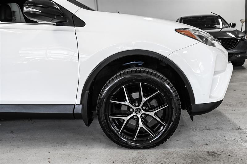2017 Toyota RAV4 - Image 12