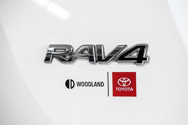 2017 Toyota RAV4 - Image 14