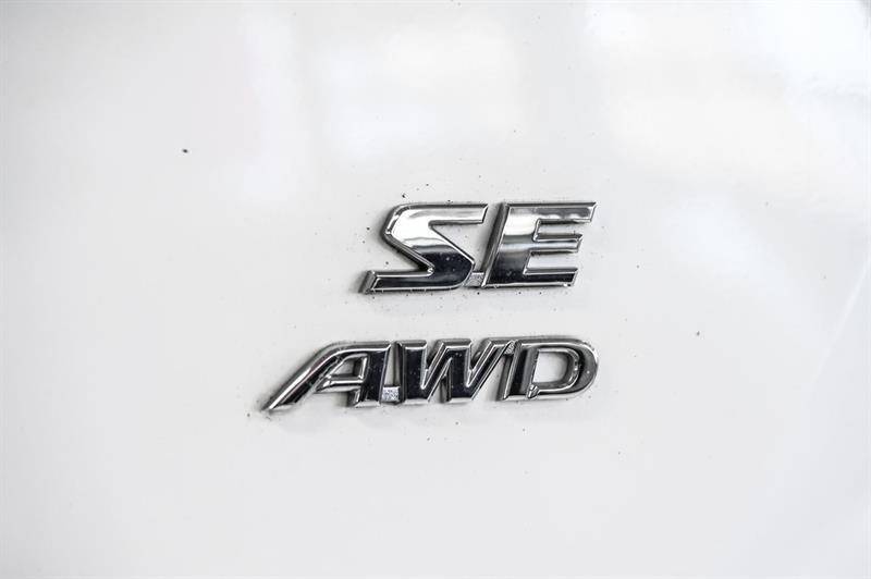 2017 Toyota RAV4 - Image 16