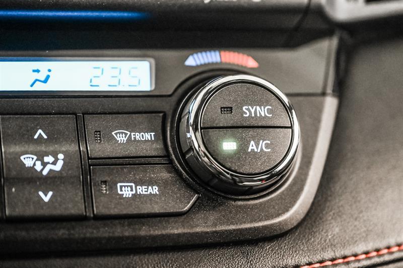 2017 Toyota RAV4 - Image 29